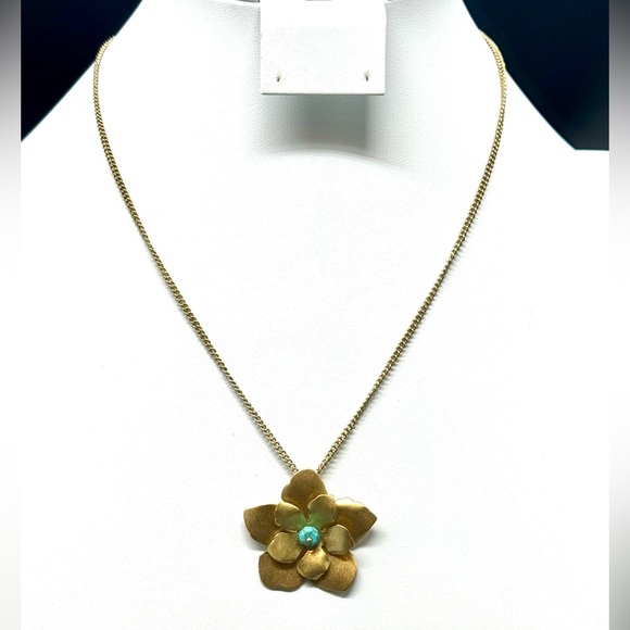 Vintage Joan Rivers Classic Collection Antique Gold Tone Flower Pendant Necklace - Picture 1 of 8